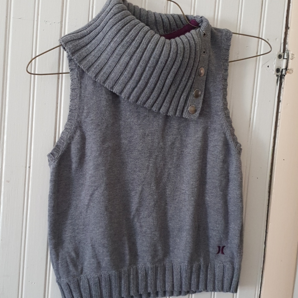 Hurley cropped cowl neck sweater vest